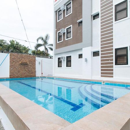 RedDoorz Plus @ d'Builders Poblacion - BGC Taguig Buitenkant foto
