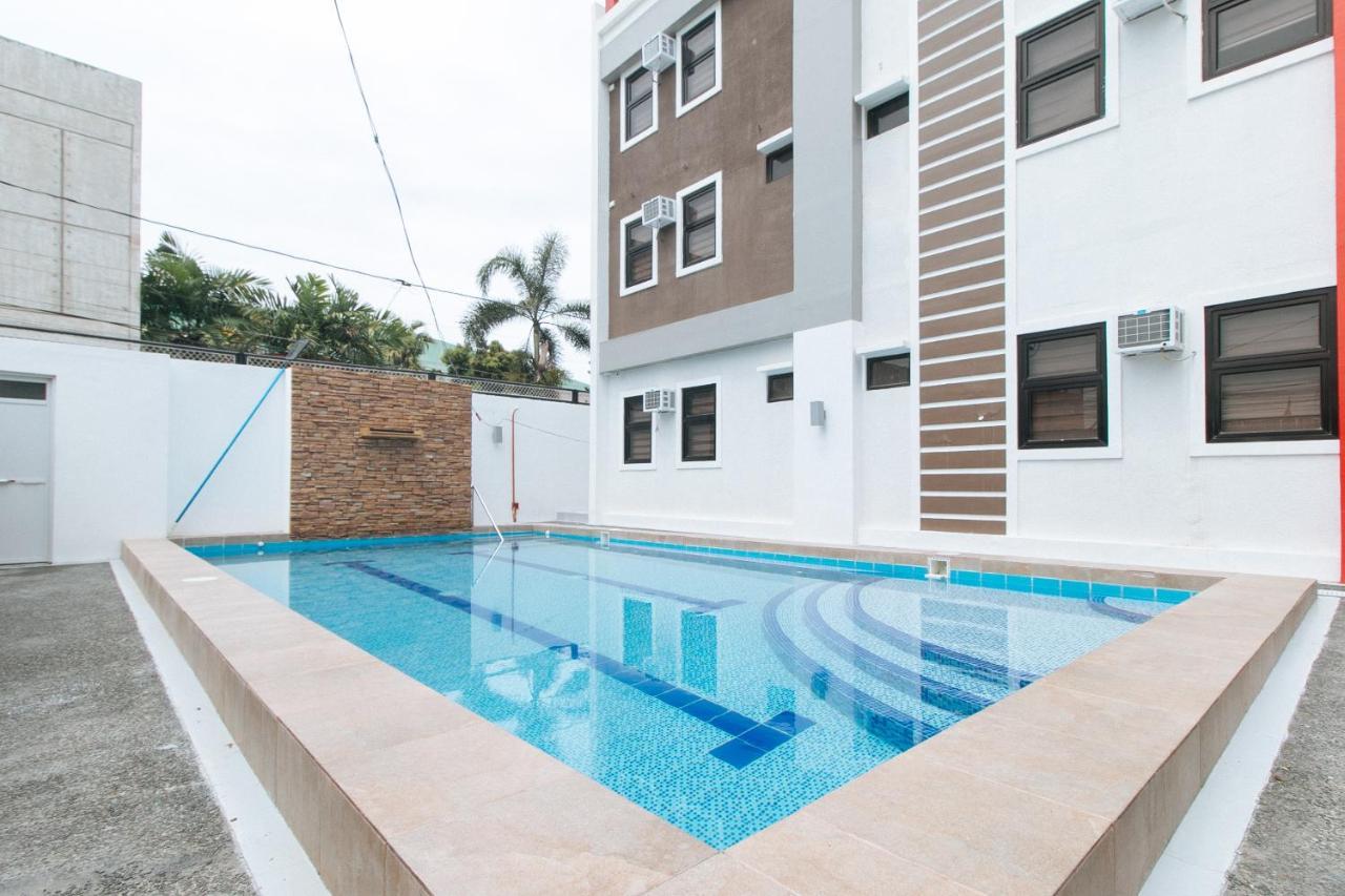 RedDoorz Plus @ d'Builders Poblacion - BGC Taguig Buitenkant foto