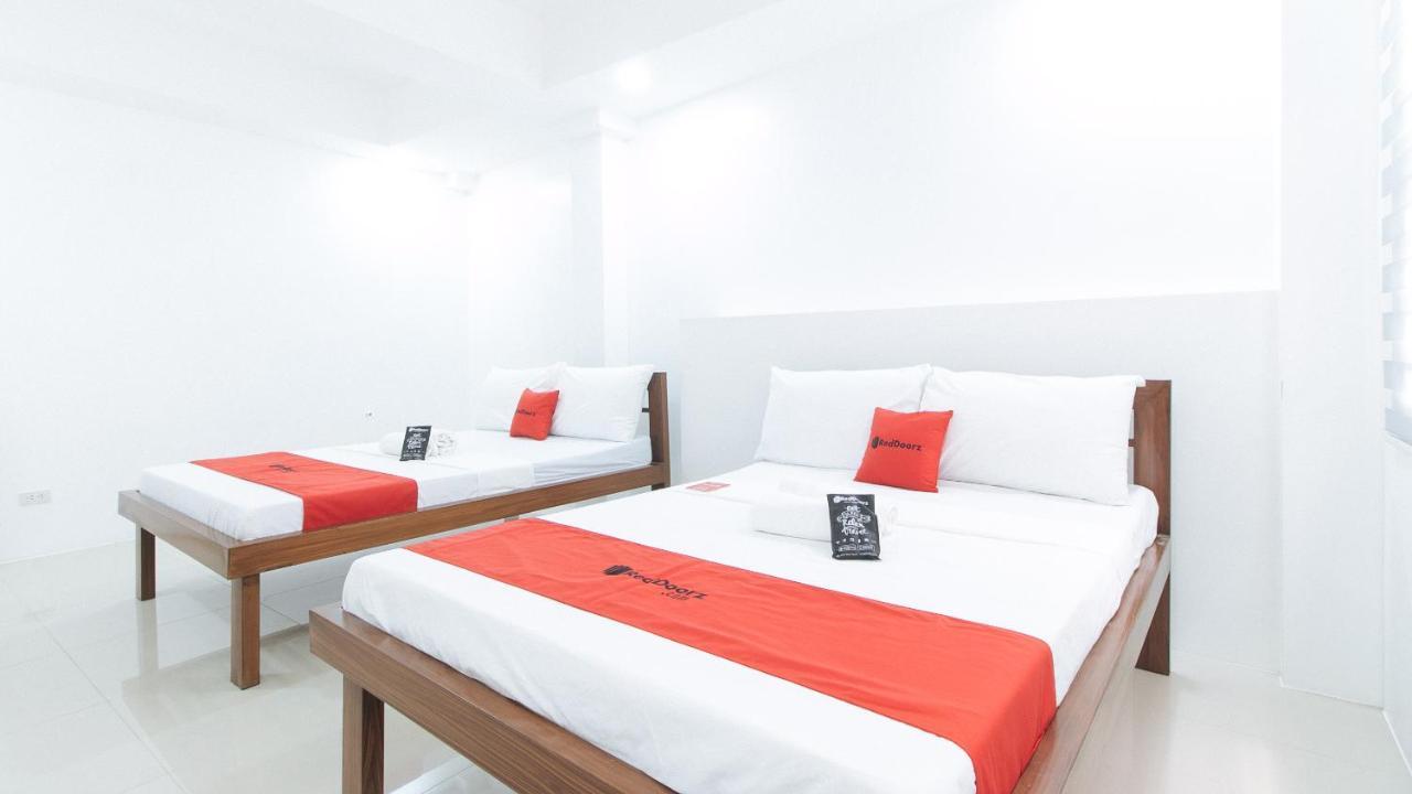 RedDoorz Plus @ d'Builders Poblacion - BGC Taguig Buitenkant foto