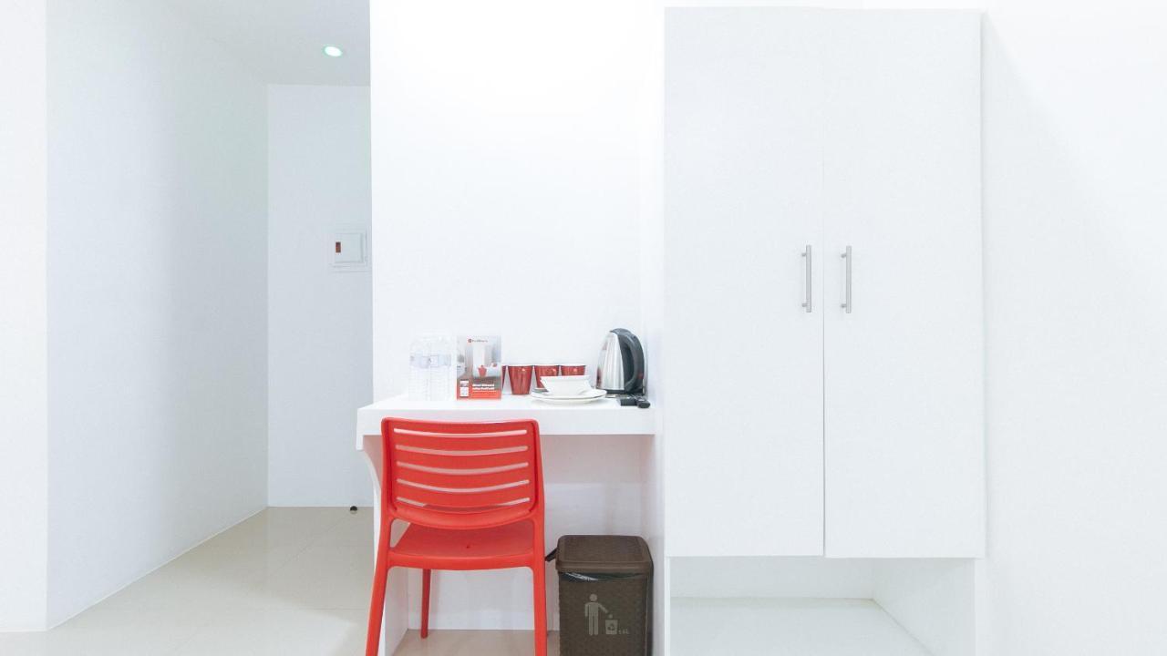 RedDoorz Plus @ d'Builders Poblacion - BGC Taguig Buitenkant foto