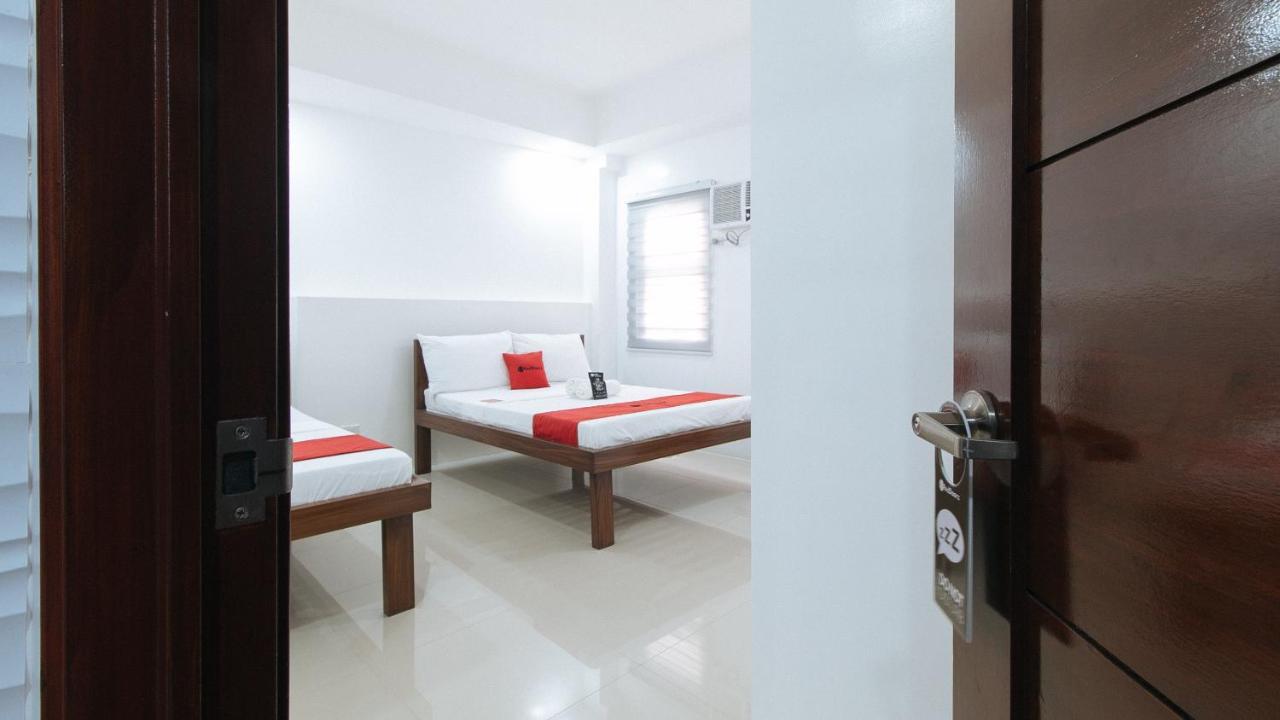 RedDoorz Plus @ d'Builders Poblacion - BGC Taguig Buitenkant foto