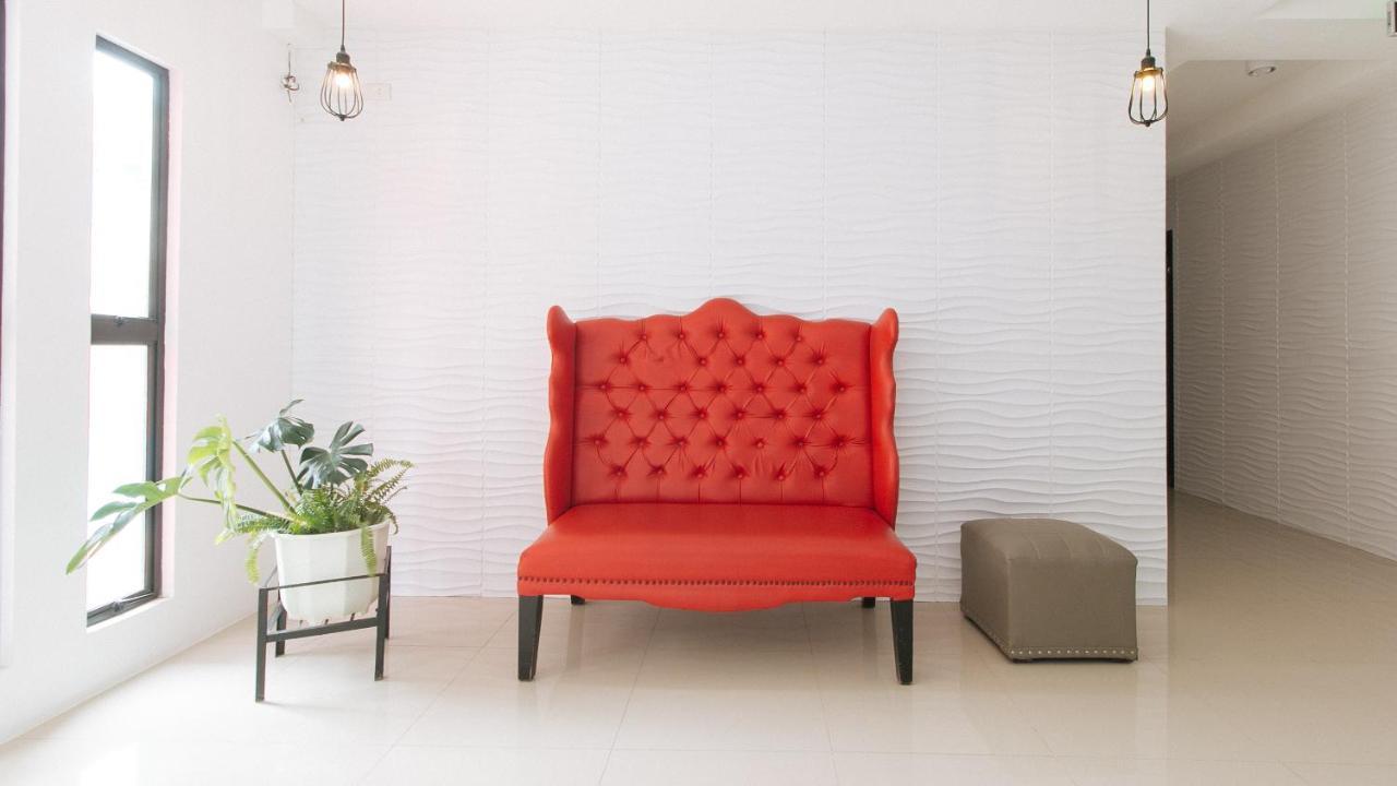 RedDoorz Plus @ d'Builders Poblacion - BGC Taguig Buitenkant foto