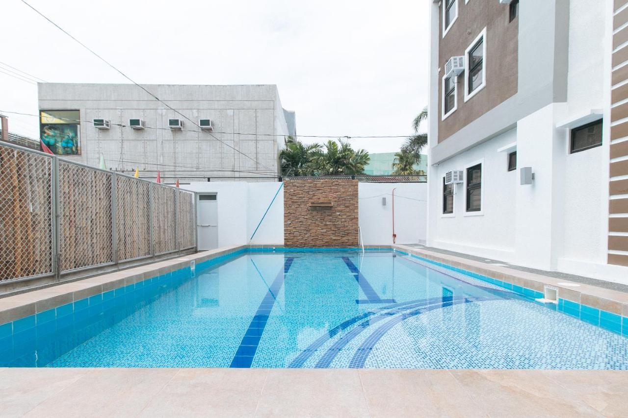 RedDoorz Plus @ d'Builders Poblacion - BGC Taguig Buitenkant foto