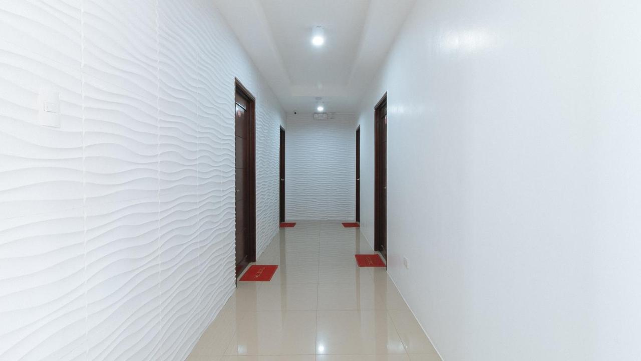 RedDoorz Plus @ d'Builders Poblacion - BGC Taguig Buitenkant foto
