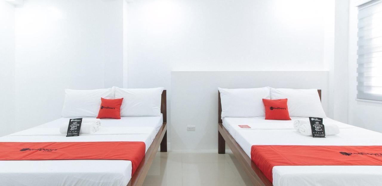 RedDoorz Plus @ d'Builders Poblacion - BGC Taguig Buitenkant foto