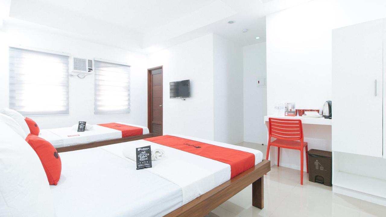 RedDoorz Plus @ d'Builders Poblacion - BGC Taguig Buitenkant foto