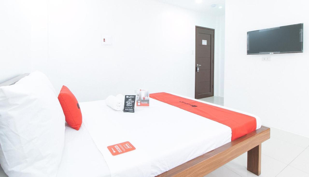 RedDoorz Plus @ d'Builders Poblacion - BGC Taguig Buitenkant foto