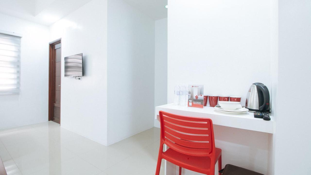 RedDoorz Plus @ d'Builders Poblacion - BGC Taguig Buitenkant foto